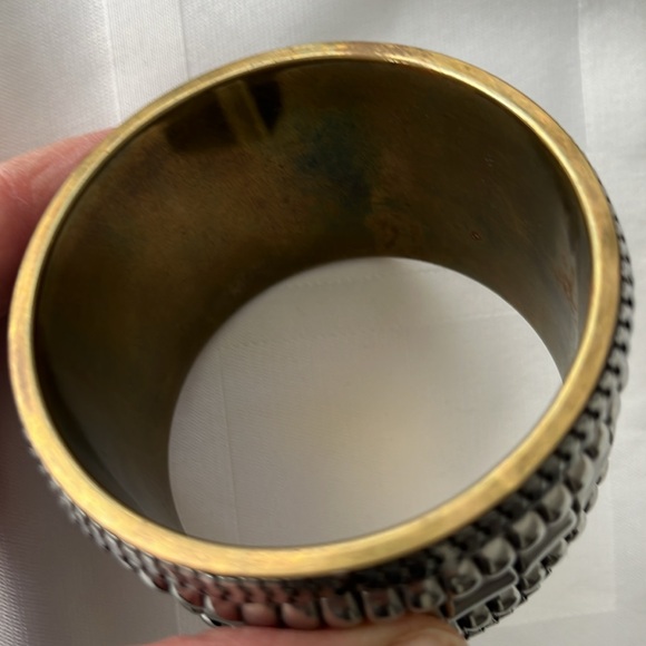 Antik Batik resin & brass cuff - Picture 5 of 5